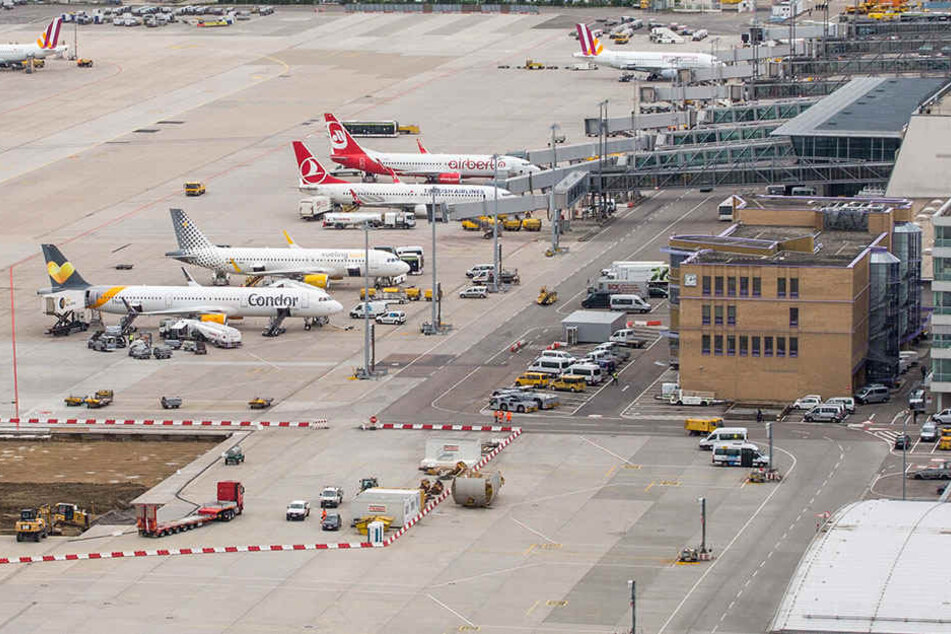 Am Flughafen Stuttgart sorgte gegen Sonntagmittag eine vermeintliche Bombendrohung für Aufruhr.