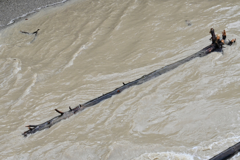 In der Isar wurde eine Leiche entdeckt. (Symbolbild)