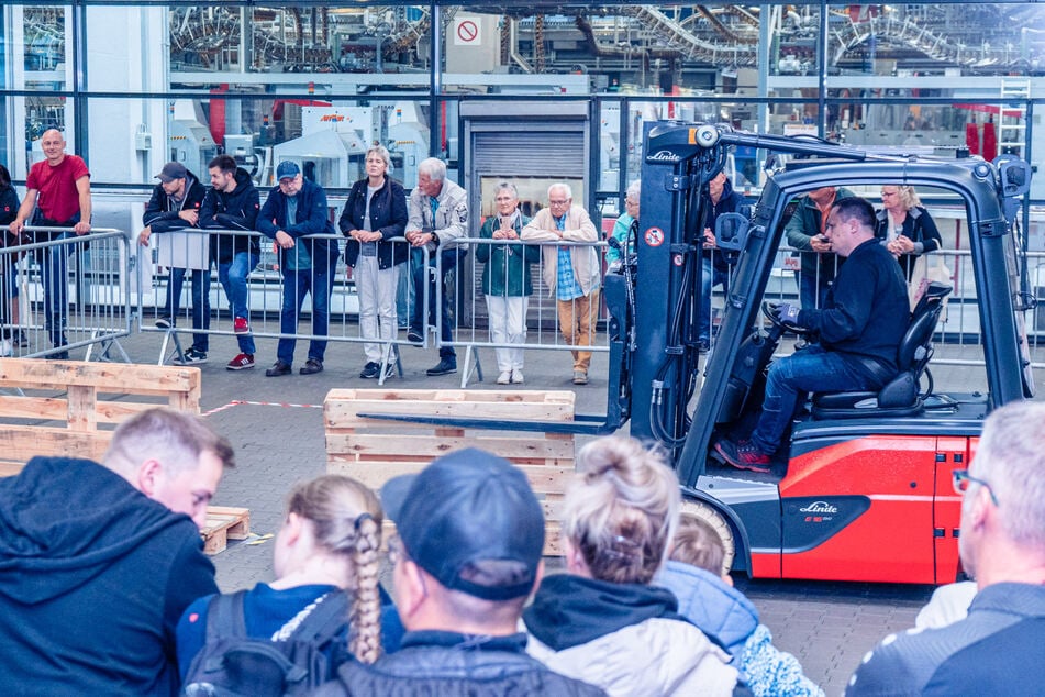 Gefahren wird mit Elektro-, Gas- und Dieselstaplern von Linde.