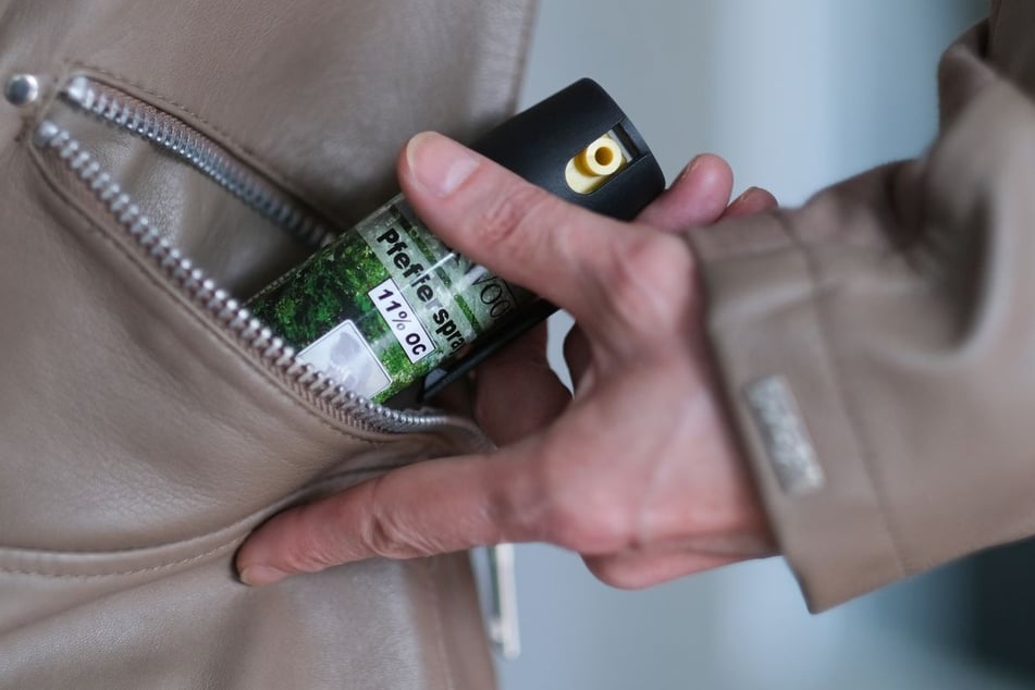 Der Rentner verletzte durch sein Handeln über ein Dutzend Menschen. (Symbolbild)