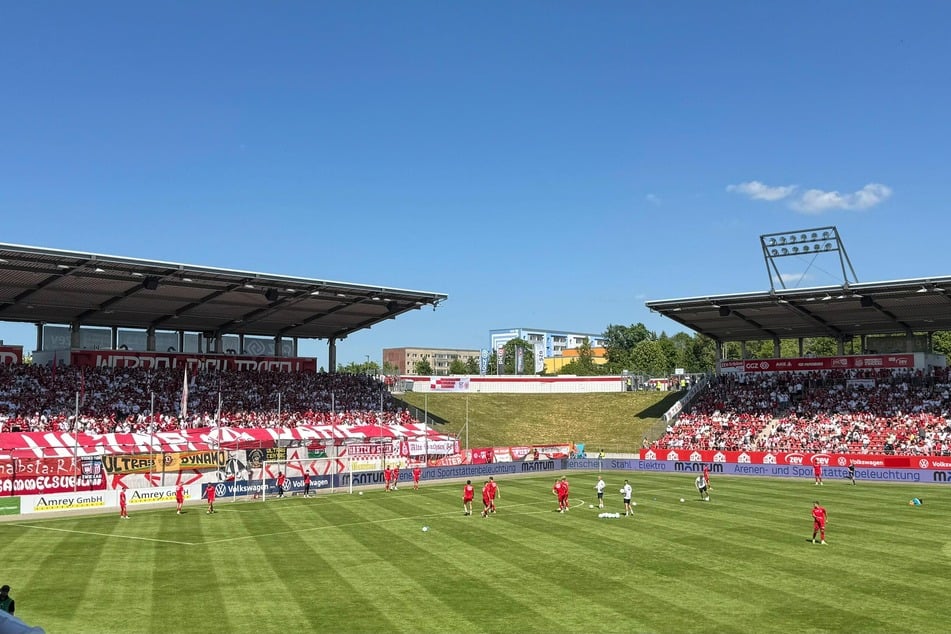 Die GGZ-Arena füllt sich.
