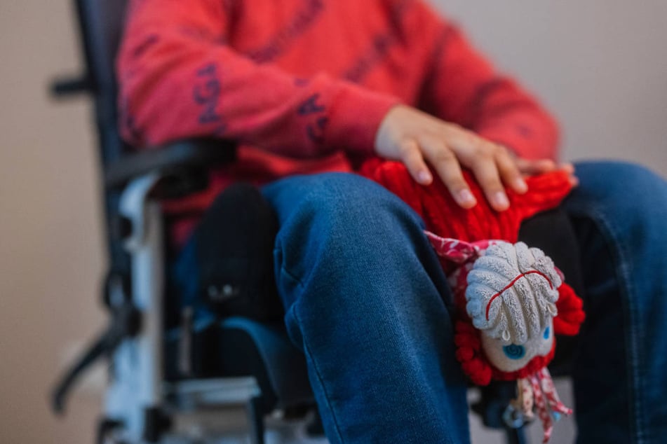 Eigentlich sollen die Fahrdienste dafür sorgen, dass ihre Schützlinge sicher zur Schule kommen. (Symbolfoto)