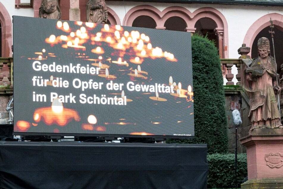 In und vor der Stiftsbasilika St. Peter und Alexander in Aschaffenburg fand am gestrigen Sonntag eine Gedenkfeier für die Opfer statt.