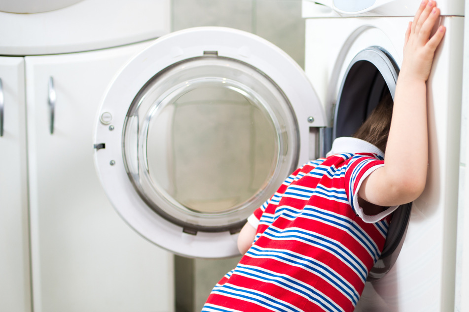 Das Kind war zwischen einer Waschmaschine und einem Trockner gefangen. (Symbolbild)