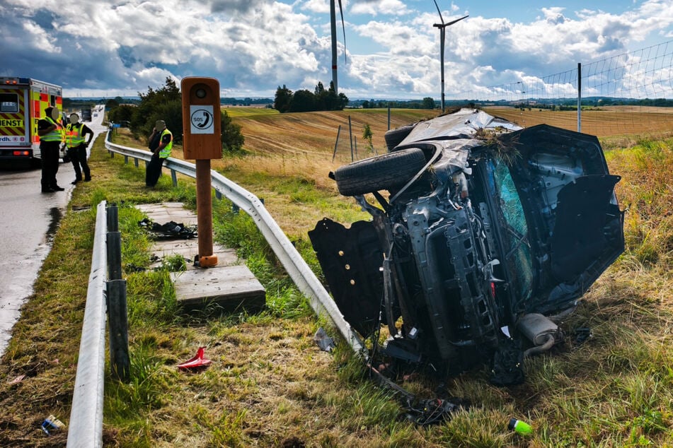 Unfall A1: Mitten auf der Autobahn: Wagen gerät ins Schlingern und überschlägt sich