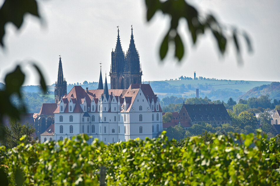 Mit der Gründung von Meißen und der Errichtung der Albrechtsburg nimmt die sächsische Geschichte ihren Lauf. Bis man das Gebiet aber als "Sachsen" bezeichnet, vergehen noch fast 500 Jahre.
