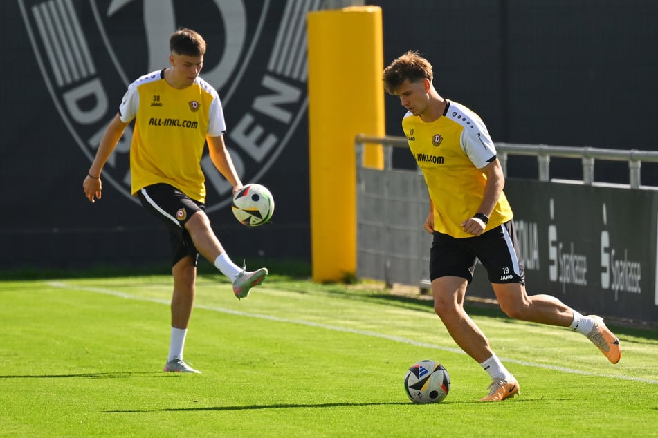 Jakob Zickler (19, l.) war genau wie Alexander Rossipal (29) erst vor Kurzem wieder ins Mannschaftstraining eingestiegen. Während Rossipal durch Rischs Verletzung jetzt enorm wichtig wird, fällt Zickler wieder lange aus.