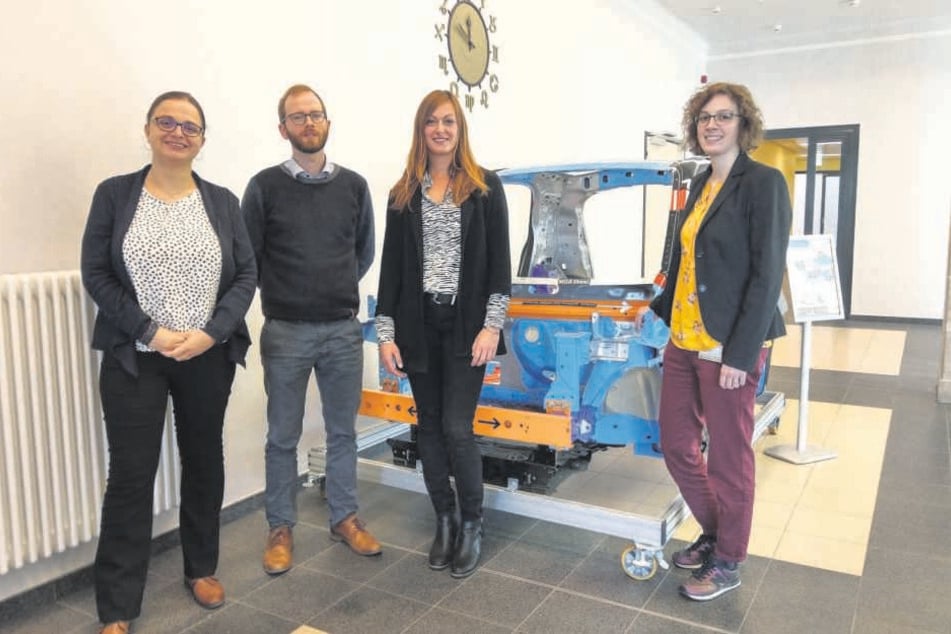 Das Team des Verbundprojekts: Julia Bachmann (TU Freiberg, v.l.), Michael Müller (TU Dresden) Anja Bochmann (TU Chemnitz) und Marie Moses (TU Freiberg).