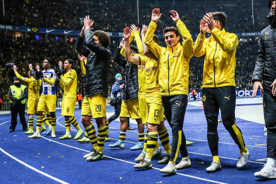 Borussia Dortmunds Spieler ließen sich nach der mannschaftlich geschlossenen Leistung von den vielen Fans feiern.