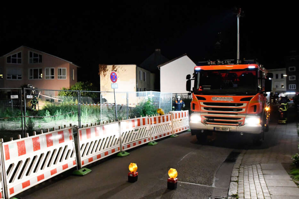 Die Feuerwehr hat das betroffene Gebäude abgesperrt.
