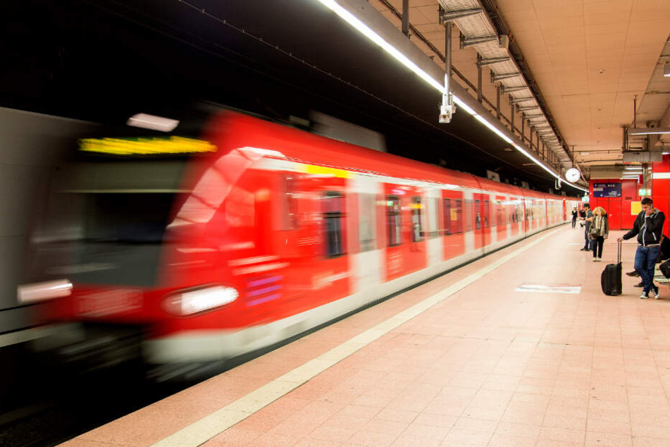 Die Attacke geschah in einer Bahn der Linie S1. (Symbolbild)