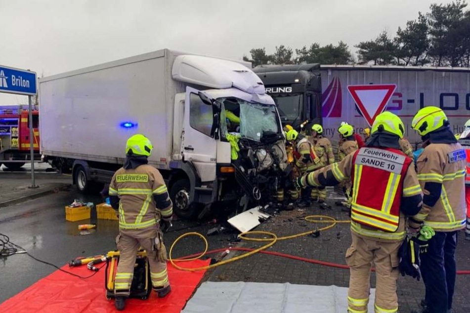 Der Unfall hat sich an der Anschlussstelle zur A33 ereignet.