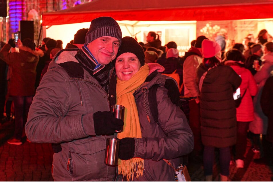 Sie schmiegten sich aneinander: Toni Berthold (42) und seine Monique (39) waren zum ersten Mal gemeinsam auf dem Openairball.