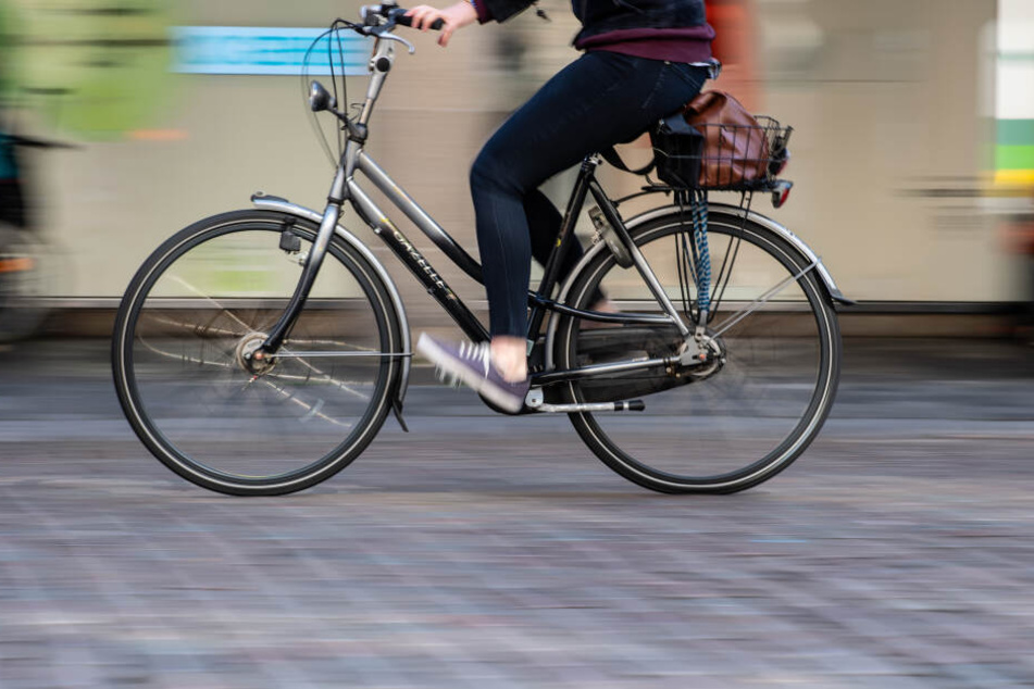 Eine gespannte Leine wurde einer Radfahrerin in Nürnberg zum Verhängnis. (Symbolbild)