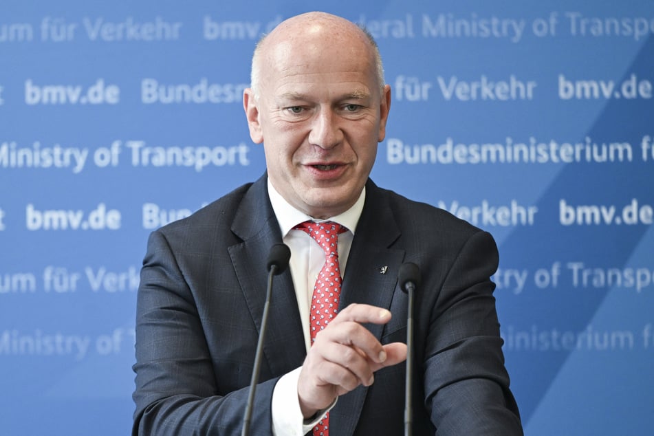 Trotz massiver Kritik macht sich Berlins Regierender Bürgermeister Kai Wegner (52, CDU) für den Autobahnausbau stark.
