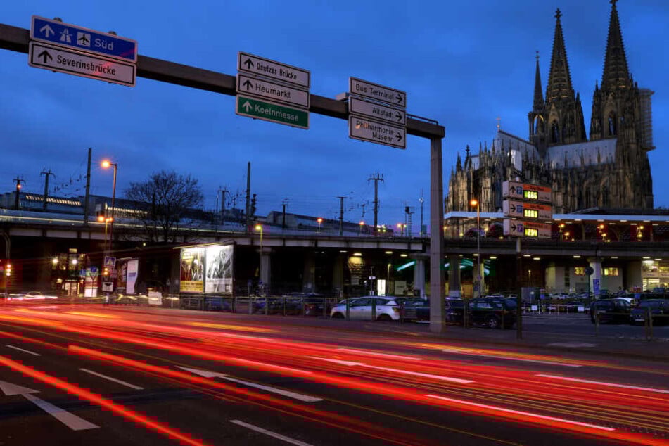 Die Stadt Köln hat erste Vorbereitungen für mögliche Diesel-Fahrverbote getroffen.