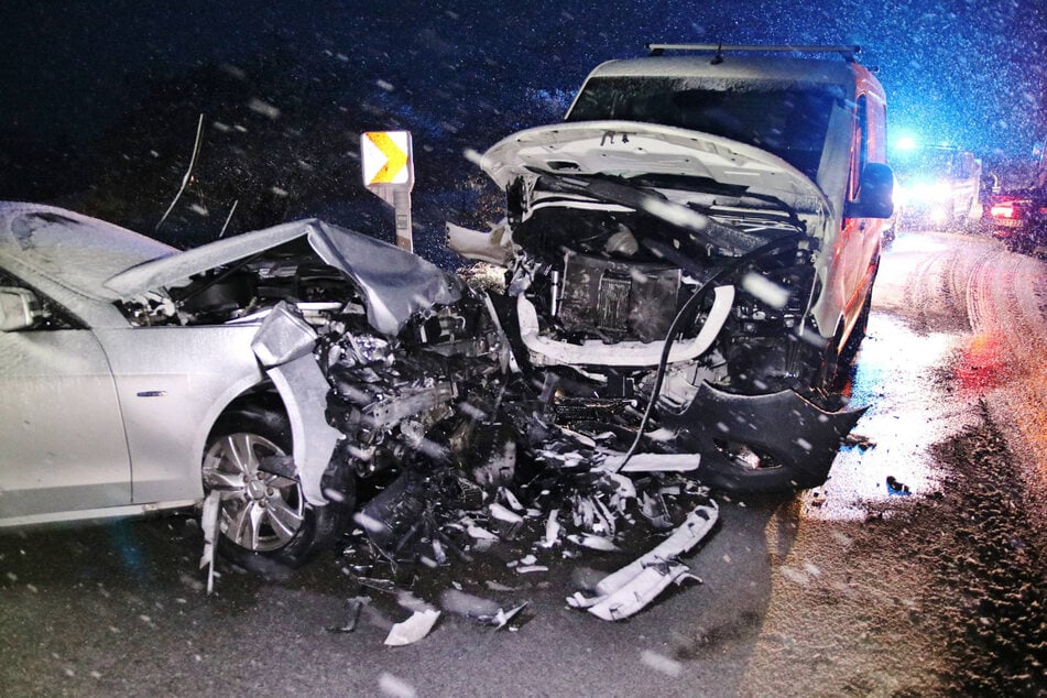 An beiden Fahrzeugen entstand beträchtlicher Sachschaden.