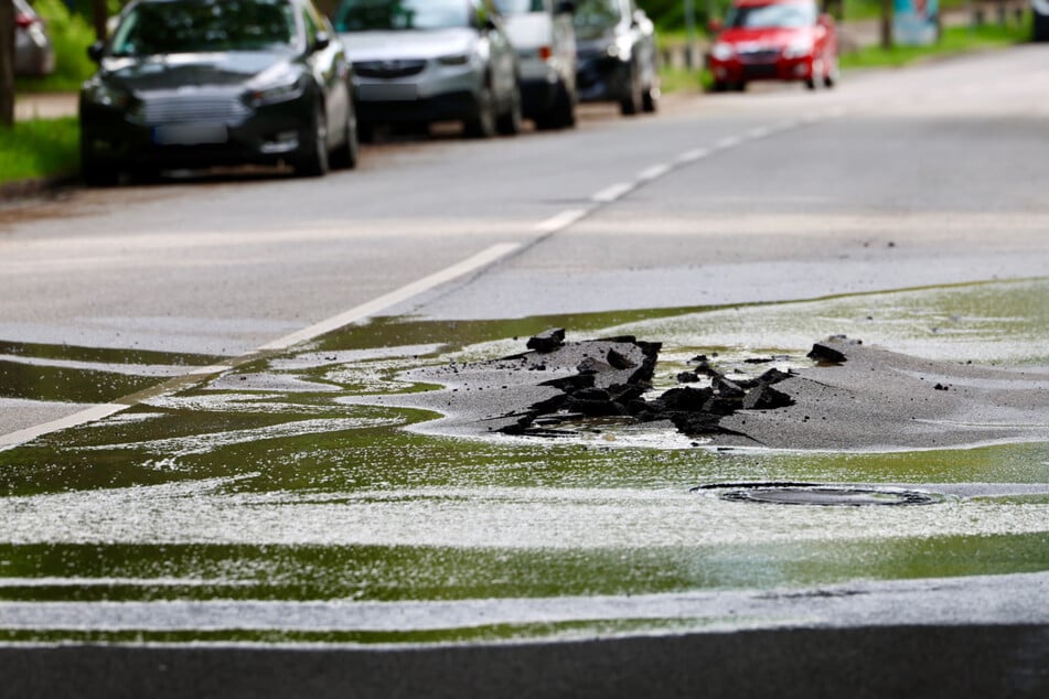 Hamburg: Achtung, Vollsperrung! Wasserrohrbruch sorgt für Verkehrschaos