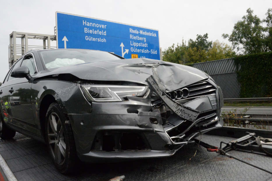 Auch der Audi war total zerstört und musste abgeschleppt werden.