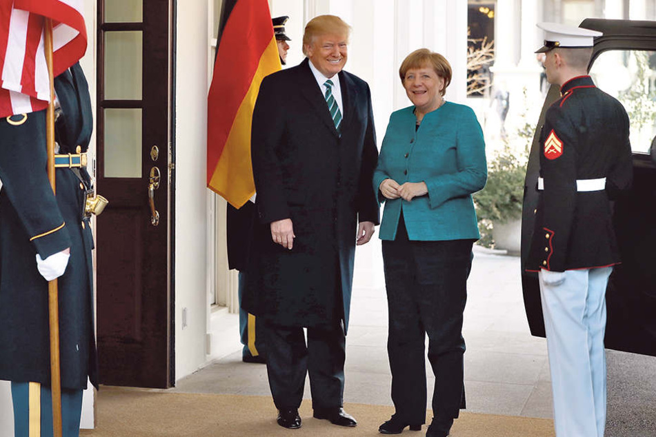 Präsident Trump nahm die deutsche Kanzlerin vor dem Weißen Haus in
Empfang.