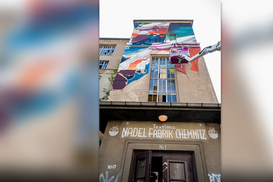 Derzeit gestalten 125 Künstler aus 18 Ländern die VEB Nadel- und Platinenfabrik des VEB Kombinat Textima zu einem Gesamtkunstwerk um.
