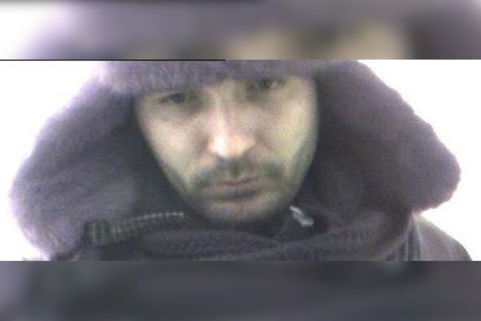 Mit diesem Fahndungsfoto sucht die Polizei Paderborn nun nach dem Dieb.