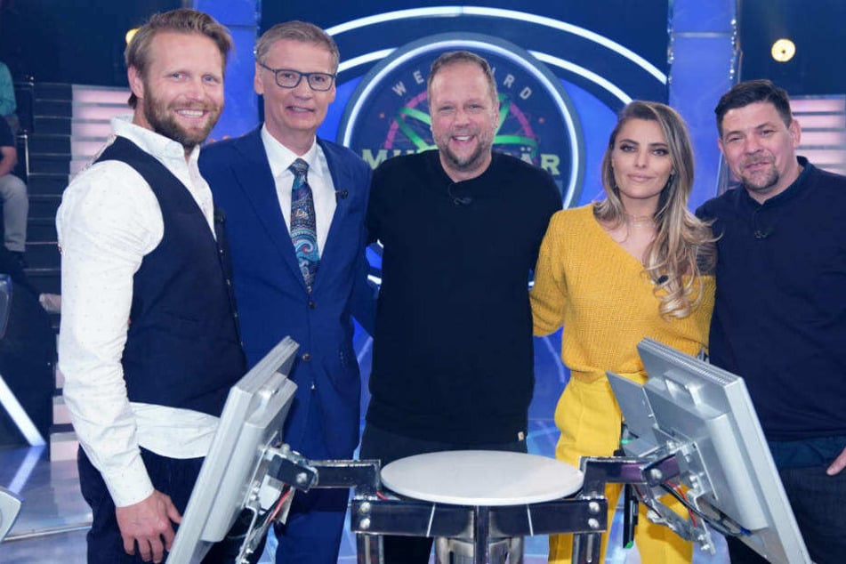 Moderator Günther Jauch (2.v.l.) mit seinen prominenten Kandidaten (v.l.) Julius Brink, Smudo, Sophia Thomalla, Tim Mälzer.