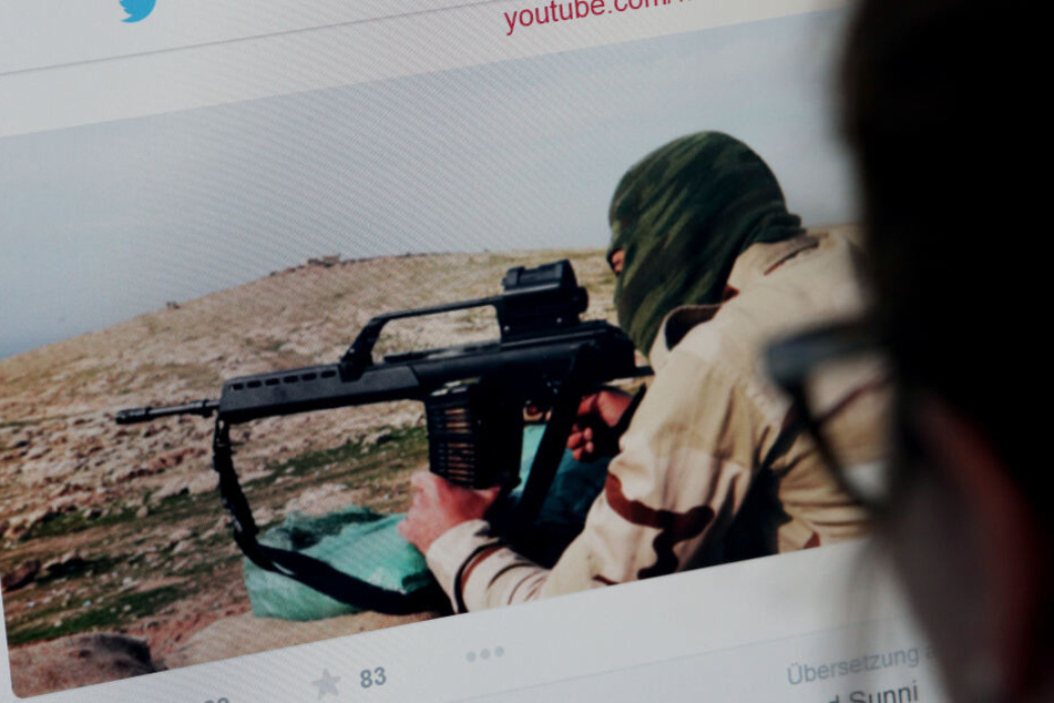 Auf seinem Facebook-Profil soll der Mann IS-Propaganda geteilt haben. (Symbolbild)