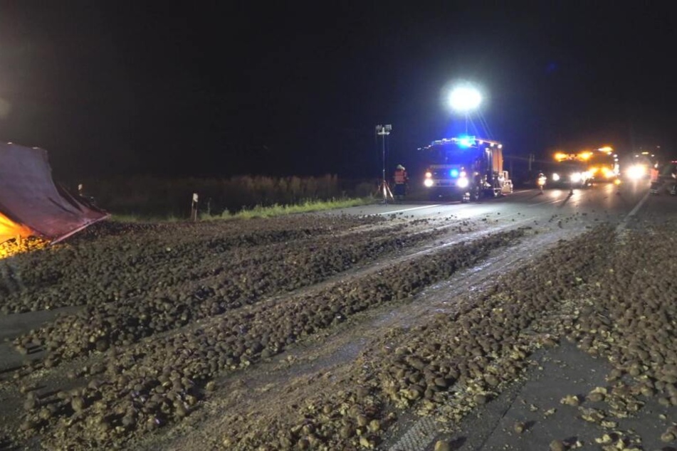 Die Feuerwehr Brühl war mit 30 Einsatzkräften vor Ort.