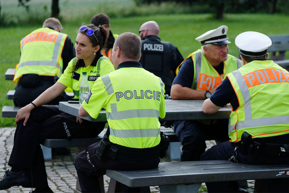 Deutsche und tschechische Polizisten führen regelmäßig gemeinsam Verkehrskontrollen im Rahmen eines EU-Projektes durch.