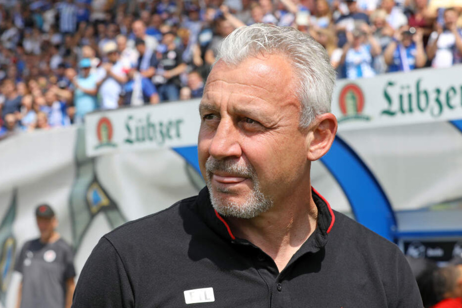 Pavel Dotchev (54) ist seit dem Sommer Trainer von Viktoria Köln.