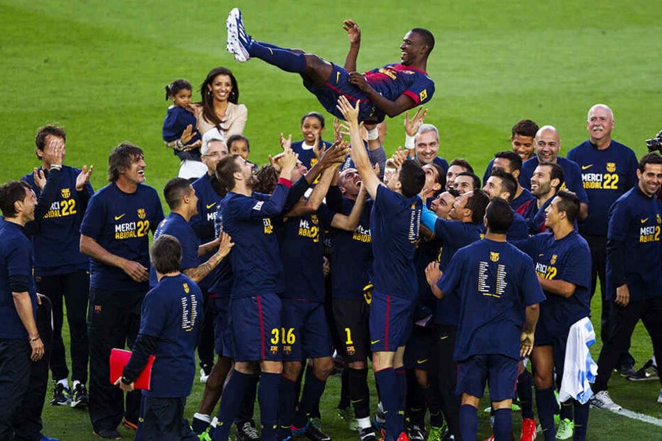 Wurde nach seinem Comeback von seinen Teamkollegen beim FC Barcelona gefeiert: Eric Abidal (oben).