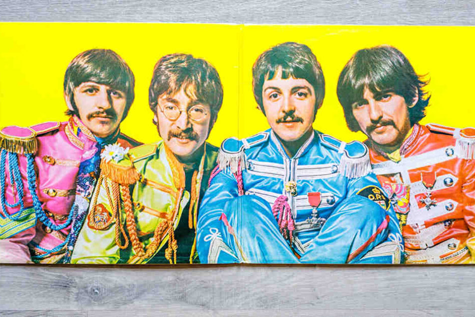 The Beatles schlüpften für Sgt. Pepper in knallbunte Fantasieuniformen aus feinster Seide.