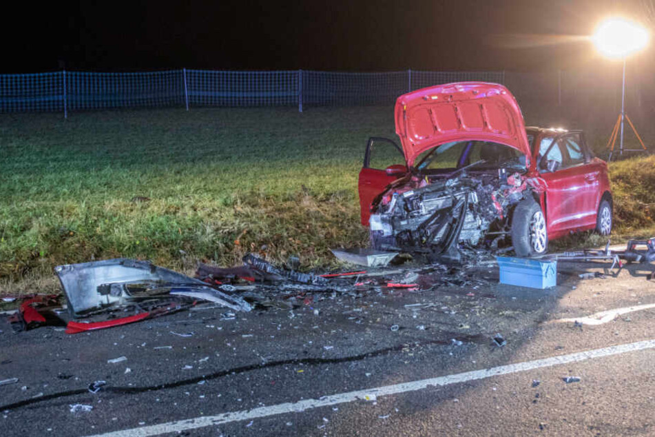 Bei dem Unfall wurden fünf Personen teilweise schwer verletzt.