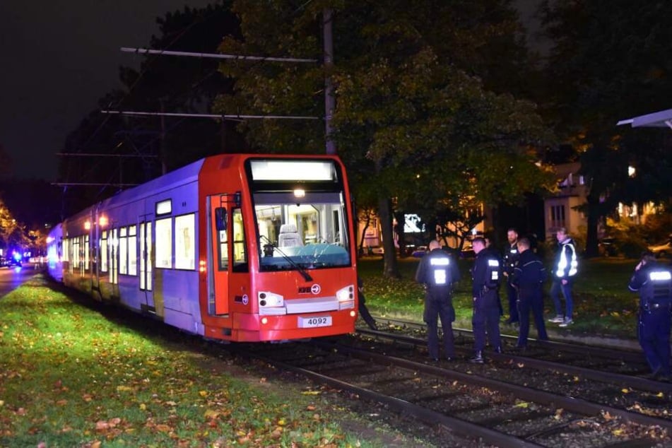34-Jährige wird von KVB-Bahn erfasst