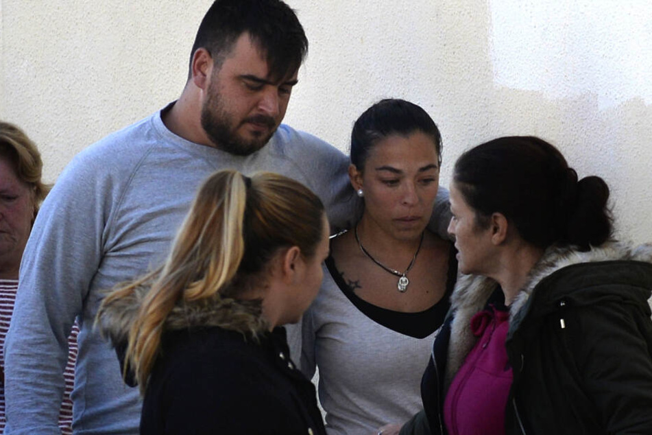 Jose Rosello (l) und Victoria Garcia, die Eltern des zweijährigen Julen.