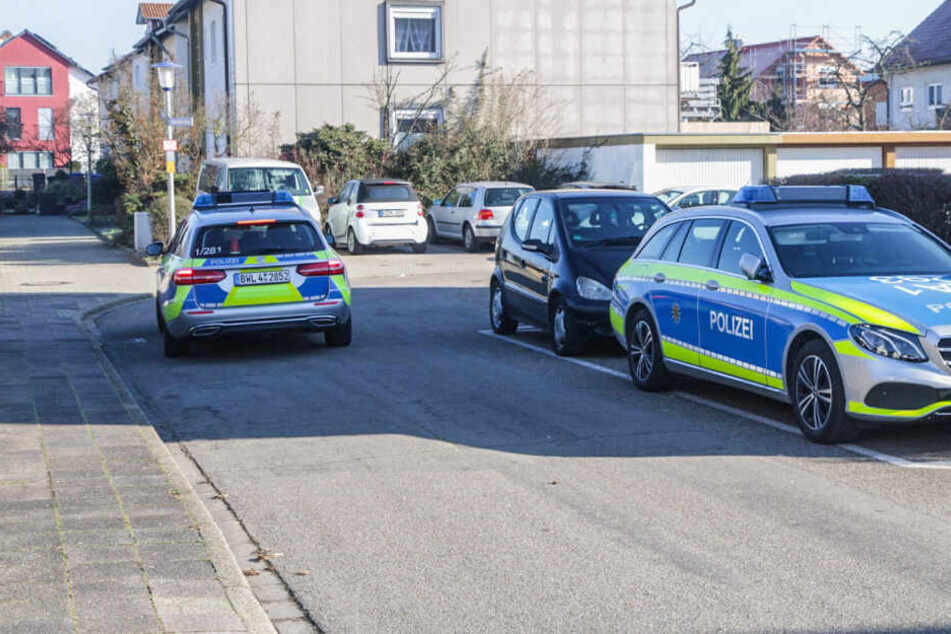 Die Polizei am Tatort in Karlsruhe.