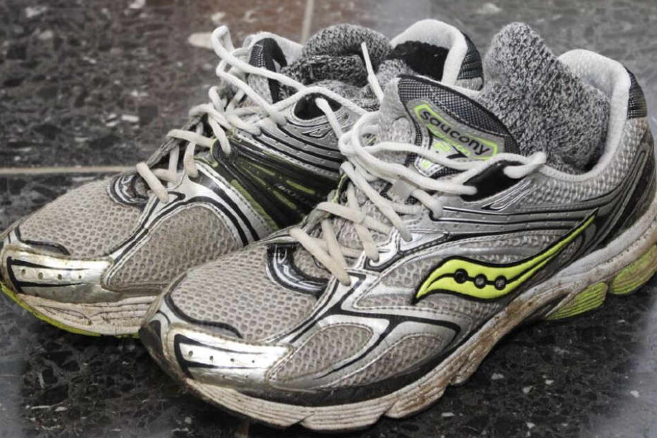 Der Tote trug Schuhe der Marke "Saucony".