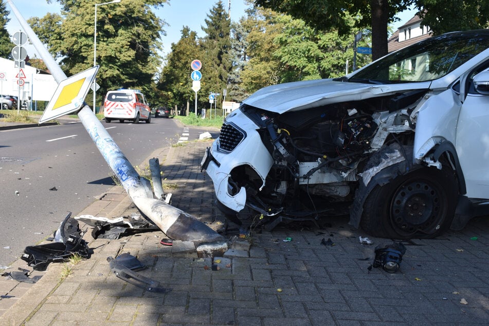 Chaos-Fahrer schrottet drei Autos in Magdeburg - Ursache bleibt ein Rätsel