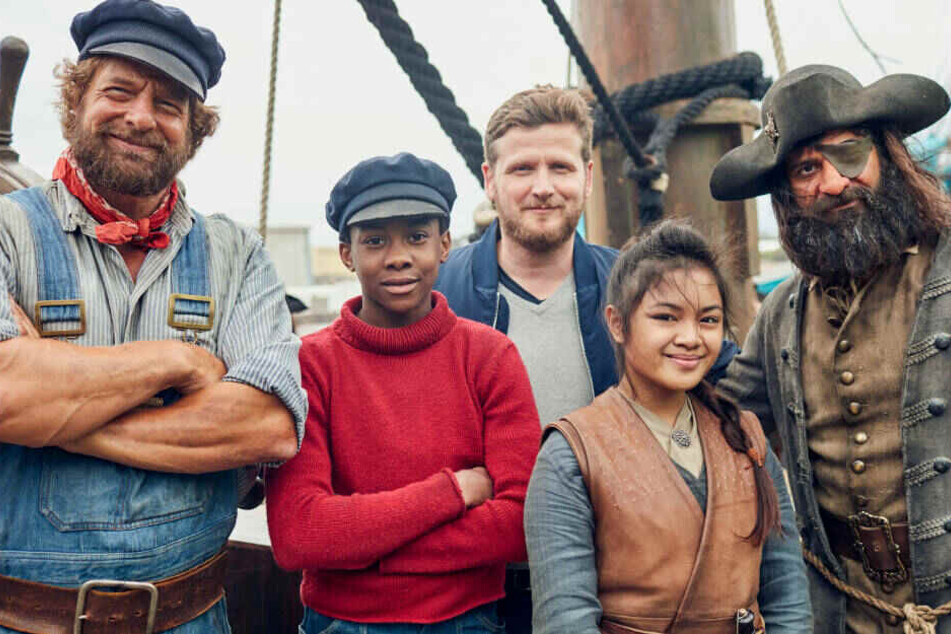 Erstes offizielles Foto vom "Jim Knopf und die wilde 13"-Set: Henning Baum, Solomon Gordon, Regisseur Dennis Gansel, Leighanne Esperenzante und Rick Kavanian.