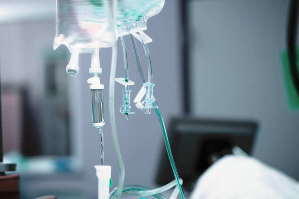 In den Infusionsbeutel ihres krebskranken Sohnes injizierte eine Mutter Kot. (Symbolbild)