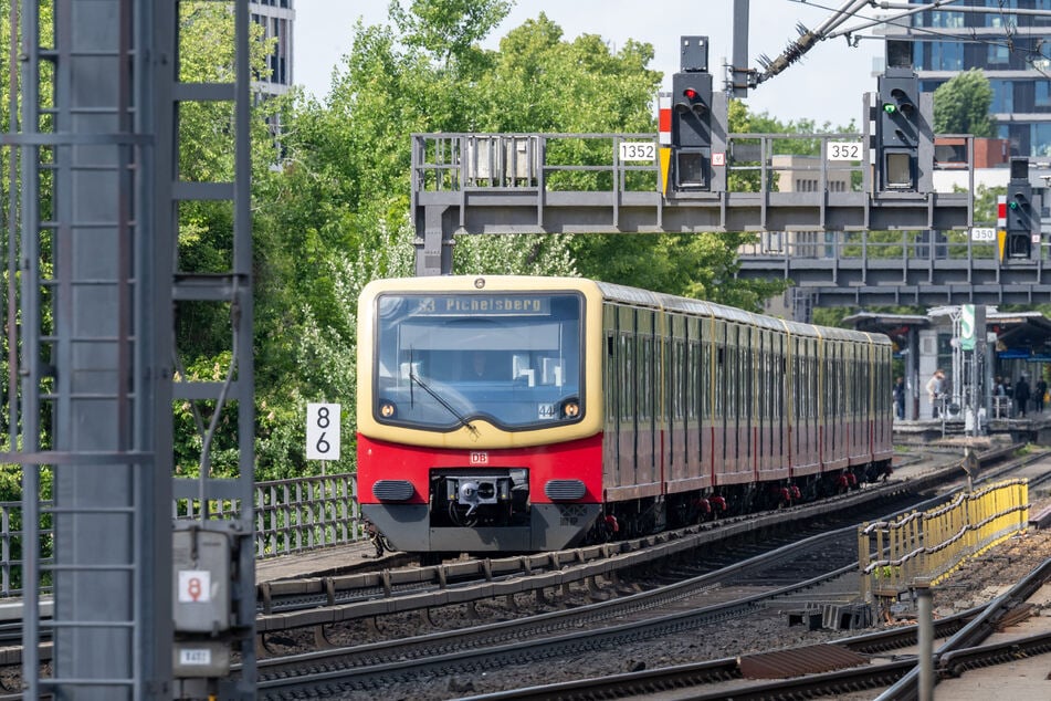 Fahrgäste brauchen erneut Geduld. (Symbolbild)