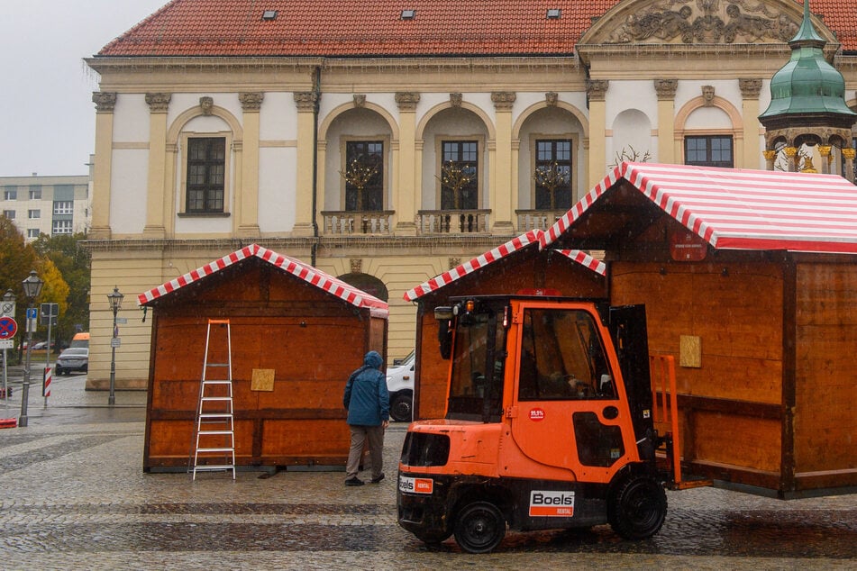 Magdeburger Weihnachtsmarkt: Aufbau mit neuer Anordnung gestartet