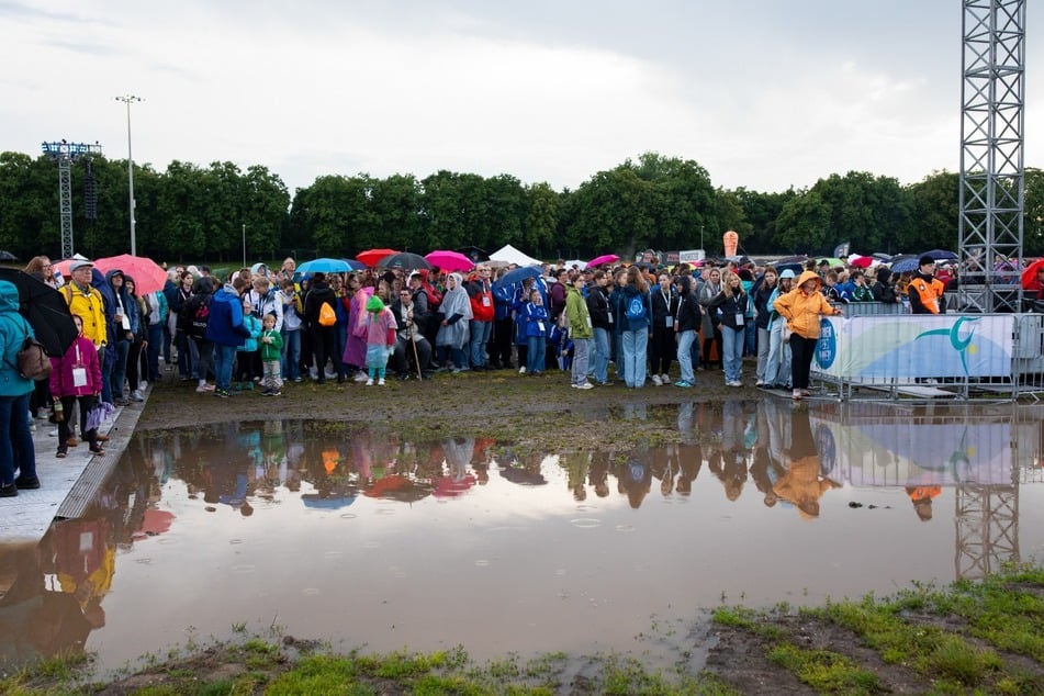 Am Nachmittag hatte es in Leipzig heftig geregnet. Den Gästen machte dies jedoch nichts aus, sie kamen vorbereitet.