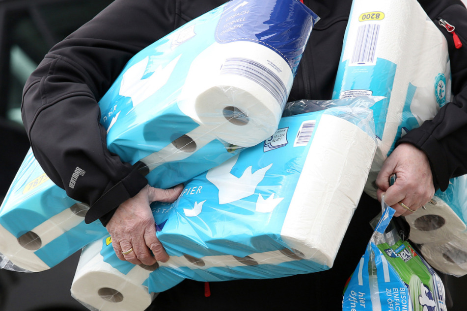 Insbesondere Toilettenpapier wurde gehortet. (Symbolbild)