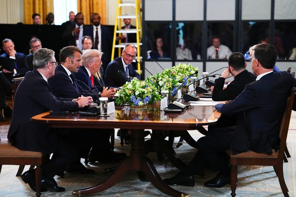 US-Präsident Trump und der ukrainischen Präsidenten Selenskyj veranstalteten ein Spitzentreffen mit europäischen Staats- und Regierungschefs im Weißen Haus.