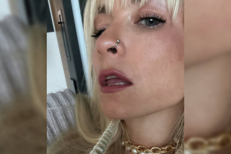 Mia Julia Brückner (37) hat ein Pass-Problem und sucht Behörden-Kontakt via Instagram, was nicht allen Nutzern schmeckt.