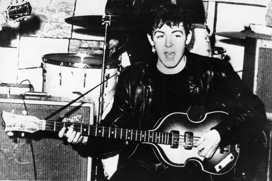 Paul McCartney reunited with his missing "Beatlemania" bass guitar