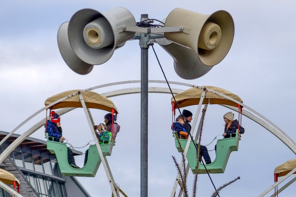 Aus den Lautsprechern schallt jeden Tag eine zufällige Auswahl aus 900 verschiedenen Titeln.