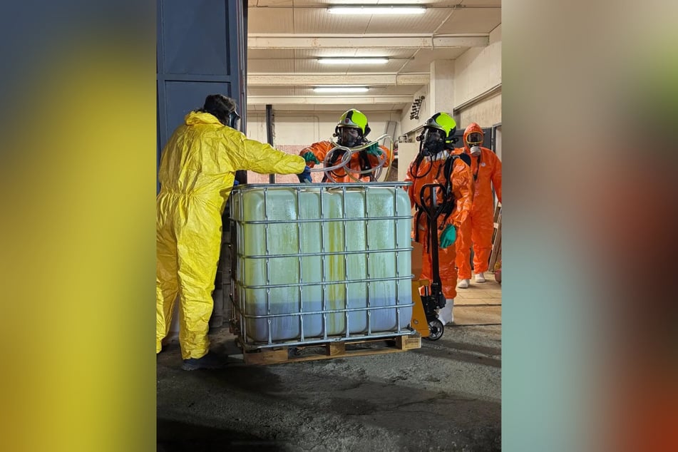 Die Ermittler stießen auf riesige Mengen an synthetischen Drogen und Chemikalien, die für den Herstellungsprozess benötigt werden.